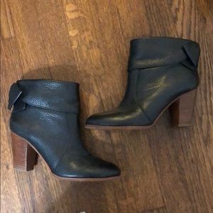 Kate spade booties with bows on the back
